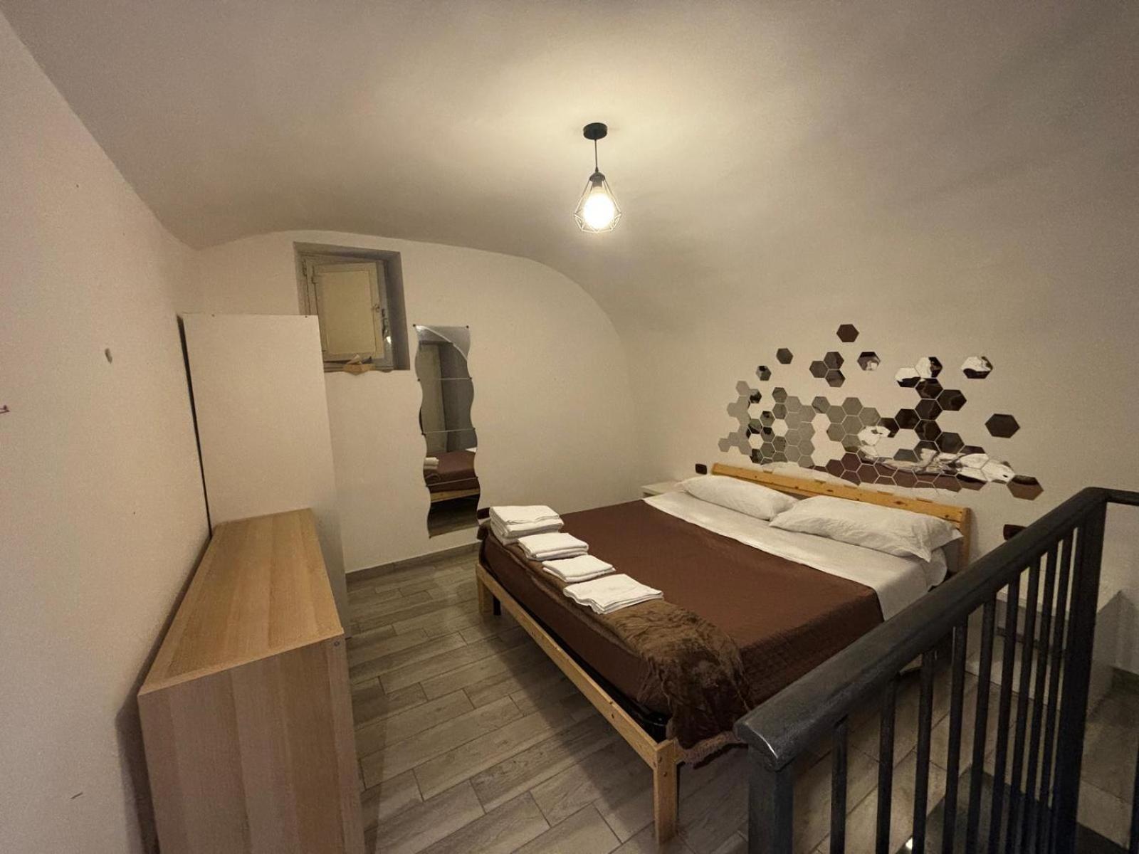 Niki Home Naples Bilik gambar